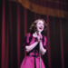 Bienvenue dans le monde du stand-up à New York, en 1958 : dans The Marvelous Mrs. Maisel, Rachel Brosnahan interprète une femme au foyer pimpante qui quitte tout pour se consacrer à la comédie, sa passion insoupçonnée.