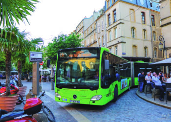 Bus du MET circulant dans les rues de Metz