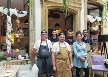 De derrière les fagots 