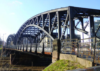 Le Pont Amos surplombant les voies de chemin de fer à Metz