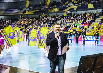 Il fait feu de toute voix !