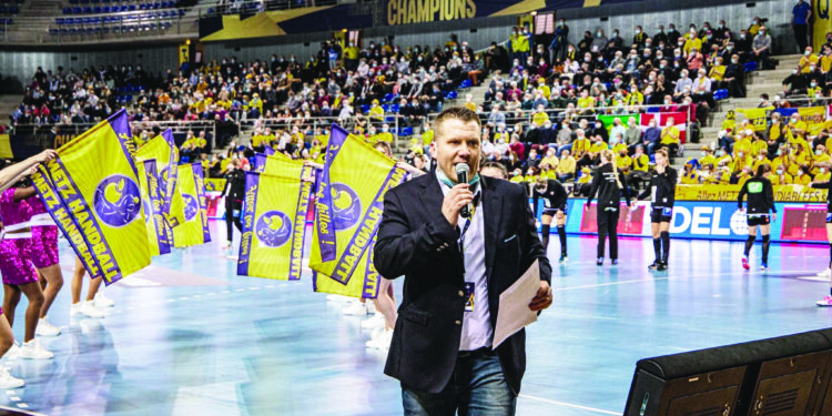 Il fait feu de toute voix !