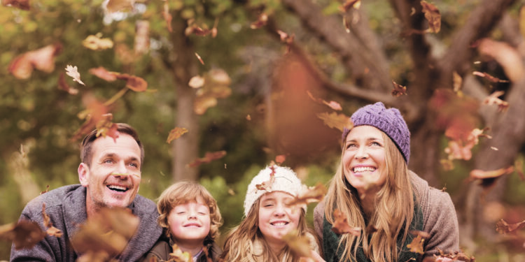 Allez hop ! On joue dans les feuilles