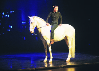 Alex Lutz, seul en selle