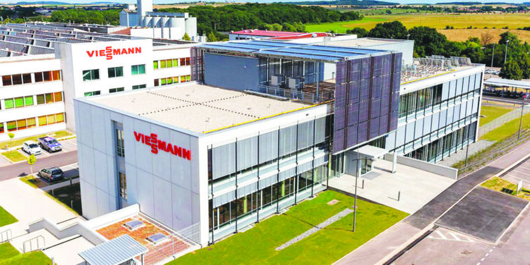 Industrie : Carrier rachète en partie Viessmann