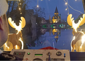 Embarquez sur le traîneau flottant du Père Noël !