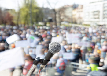 Sondages et manifs, faut-il s’en méfier ?