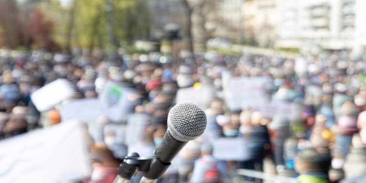 Sondages et manifs, faut-il s’en méfier ?