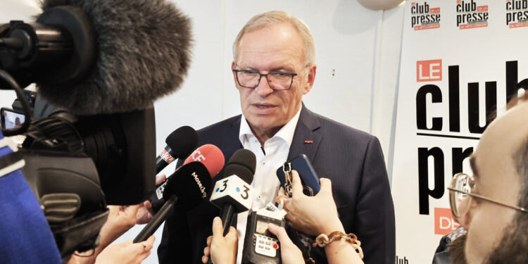 Patrick Weiten s’exprimant devant les journalistes du Club de la Presse Metz-Lorraine, 5 juin 2025.