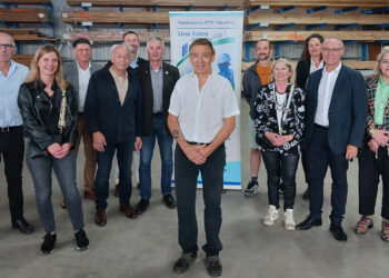 Visite d’élus et de professionnels à l’entreprise Minaire Menuiseries à Peltre (57) durant la Semaine de l’Artisanat.