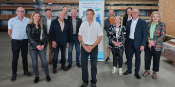 Visite d’élus et de professionnels à l’entreprise Minaire Menuiseries à Peltre (57) durant la Semaine de l’Artisanat.