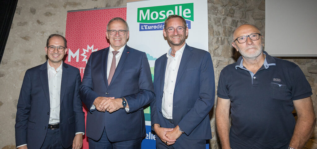 Élus et partenaires institutionnels lors de la signature de l’entente touristique du Nord mosellan à Sierck-les-Bains