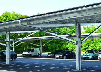 Vue des ombrières photovoltaïques du parking relais de Metz-Nord