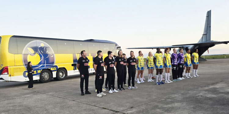 Présentation officielle des Dragonnes 2025-2026 sur le tarmac de l’aéroport Metz-Nancy-Lorraine