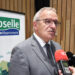 Patrick Weiten répondant aux journalistes à Dieuze lors de la conférence de presse du Département de la Moselle.