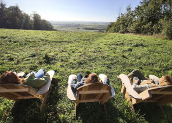 Journée de territoire consacrée au tourisme en Moselle, regroupant élus, journalistes et acteurs locaux autour de visites emblématiques.