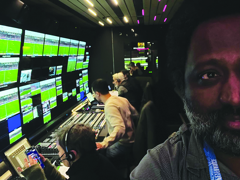 Jean-Noël Pierre en régie télévision, réalisateur de directs sportifs internationaux, entre rigueur technique et narration du sport