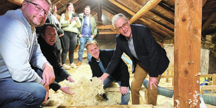 Isolation des combles de la mairie d’Ancy-Dornot en laine de mouton soufflée par MOS-Laine
