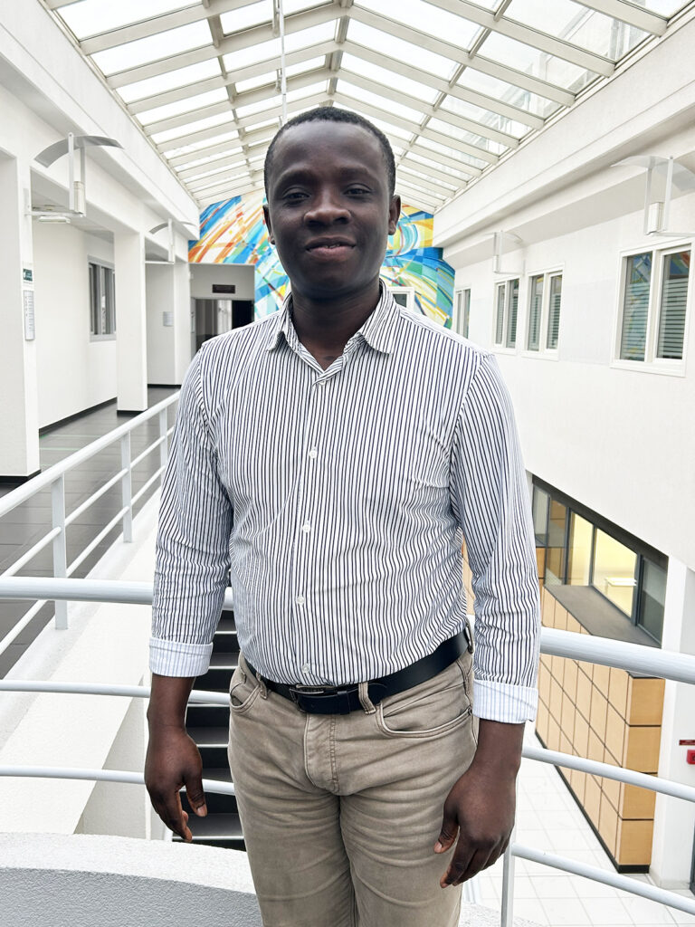 Robert Houngbo, conseiller numérique à la CMA 57, dans les locaux de la Chambre de Métiers et de l’Artisanat de Moselle