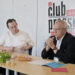 Patrick Weiten répond aux journalistes lors du déjeuner de presse du Club de la Presse Metz-Lorraine consacré à l’hydrogène blanc, à l’agriculture et à l’avenir de la Moselle.