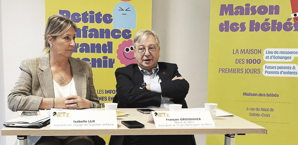 François Grosdidier, Maire de Metz, et Isabelle Lux, adjointe à la petite enfance, lors de la conférence de presse du 13 octobre 2026 à la Maison des bébés.